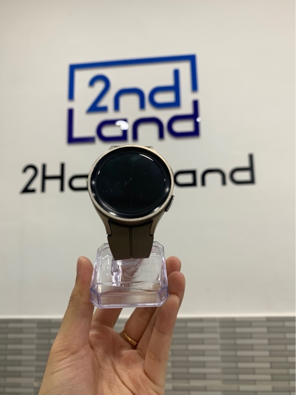 Đồng hồ Galaxy Watch 5 Pro - 45mm - GPS - Màu bạc - Ngoại hình: 97% - Trầy xướt body, xướt màn nhẹ - Body - kêu hậu mua sạc