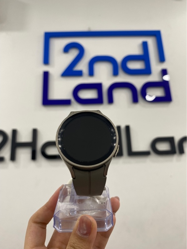 Đồng hồ Galaxy watch 5 pro - 45mm - LTE - Màu xám - Ngoại hình 97% - Kèm sạc