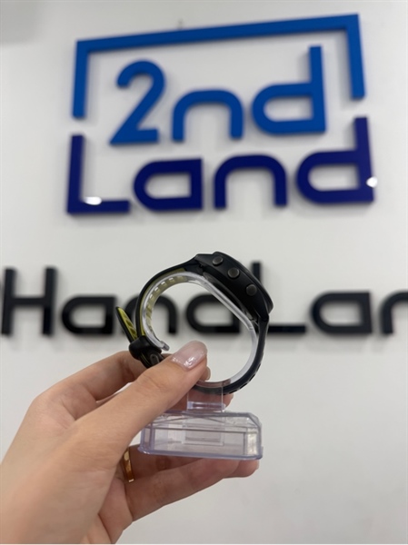 Đồng hồ Garmin Forerunner 265s - Màu đen - Ngoại hình 97% - Kính trầy nặng - Kèm sạc 2