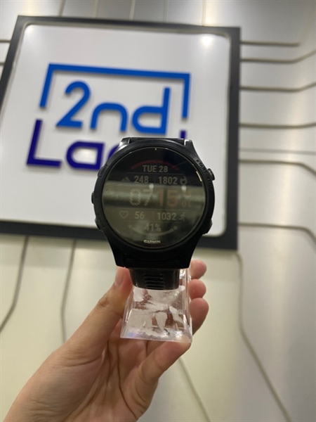 Đồng hồ Garmin Forerunner 945 - Màu đen - Ngoại hình: 97% - Mặt kính trầy, dây đeo cũ, pin trung bình - Kèm sạc