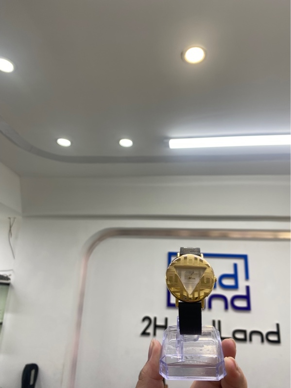 Đồng hồ Guess G Block Gold Tone model GW0478L2 - 36mm - Màu vàng - Ngoại hình 98% - Body