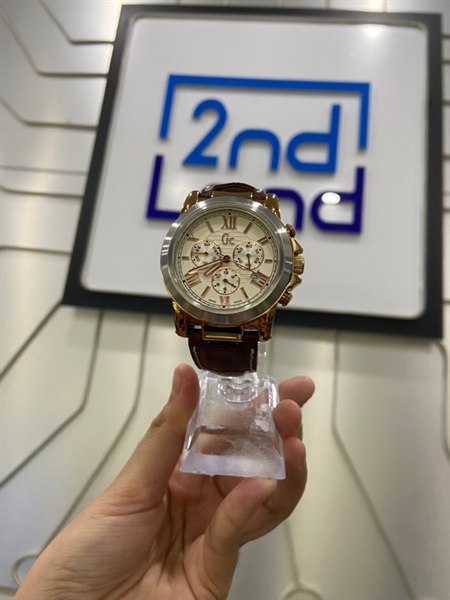 Đồng hồ Guess GC I41501G1 - 42mm - Màu nâu - Ngoại hình: 97% - Viền + mặt kính trầy, đã thay dây - Body