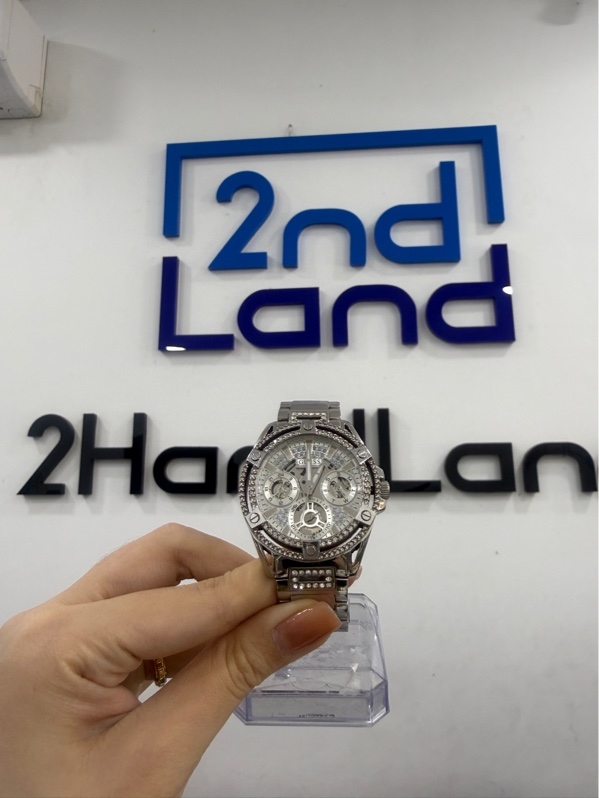 Đồng hồ Guess Queen - model GW0464L1 - Màu bạc - Ngoại hình 97% - Mất 1 đá , dây trầy , mặt lưng trầy - Body