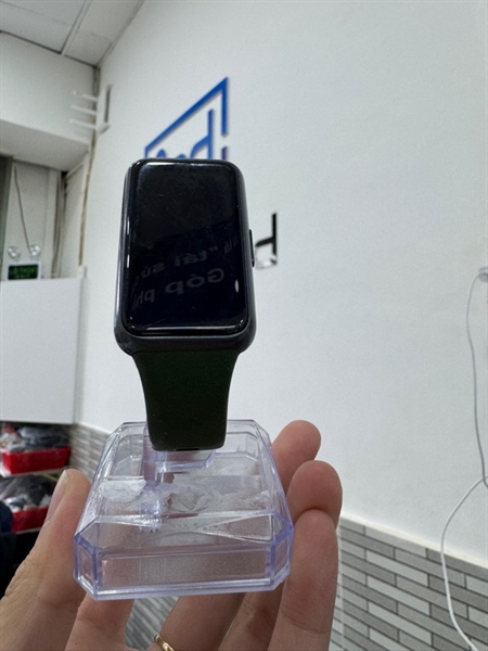 Đồng hồ Huawei Band 7 - Màu đen - Ngoại hình: 98% - Màn xước mèo - Body, kèm sạc