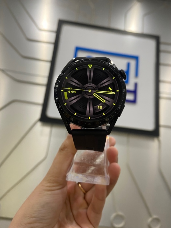 Đồng hồ Huawei Watch GT3 - 46mm - Màu đen - Ngoại hình: 97% - Màn trầy nặng xướt xung quanh viền - Kèm sạc