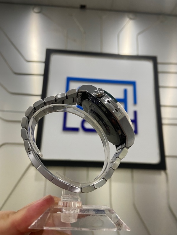 Đồng hồ Huawei Watch Ultimate 1 - Bản nội địa có Tiếng Việt - Màu bạc - Ngoại hình: 97.5% - Kèm sạc