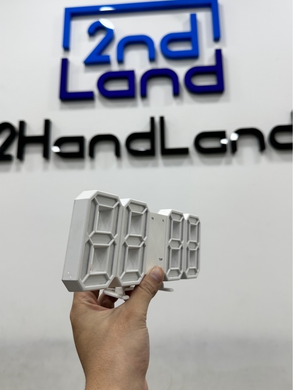 Đồng hồ led 3D để bàn Noname - Màu trắng - Ngoại hình 97% - Body