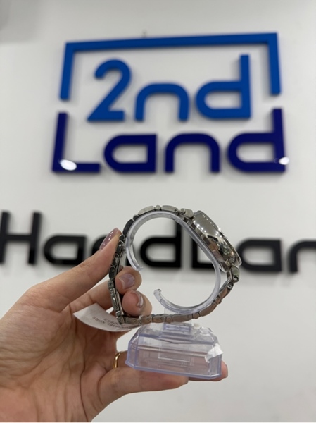 Đồng hồ Michael Kors Access MKT 5020 - Màu bạc - New Open Box 3