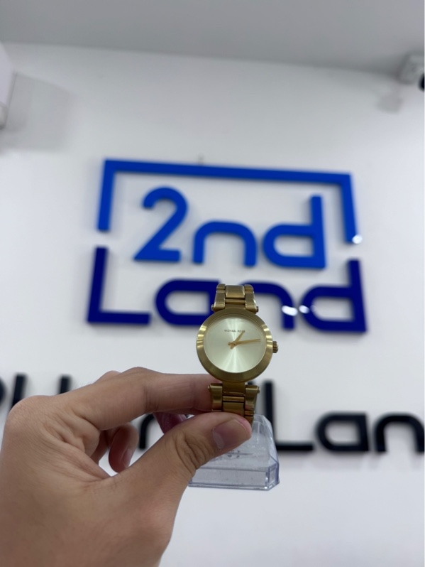 Đồng hồ Michael Kors MK 3517 - Màu vàng - Ngoại hình 98% - Mặt sau trầy nhiều , dây xước nhẹ - Body