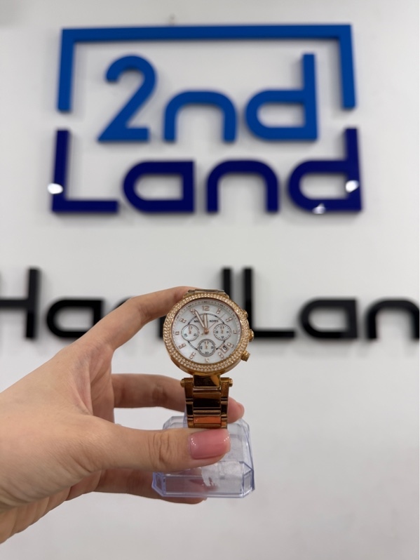Đồng hồ Michael Kors Mk-5491 - Màu vàng - Ngoại hình 97% - kính mẻ , dây phai màu - Body