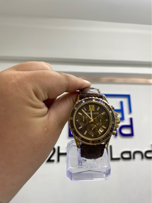 Đồng hồ Michael Kors MK 5873 - 42 mm - Màu vàng bạc - Ngoại hình 97% - Dây thay - Body
