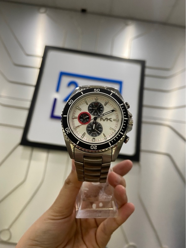 Đồng hồ Michael Kors MK-8339 - Size 50mm - Màu bạc - Ngoại hình: 98% - Body