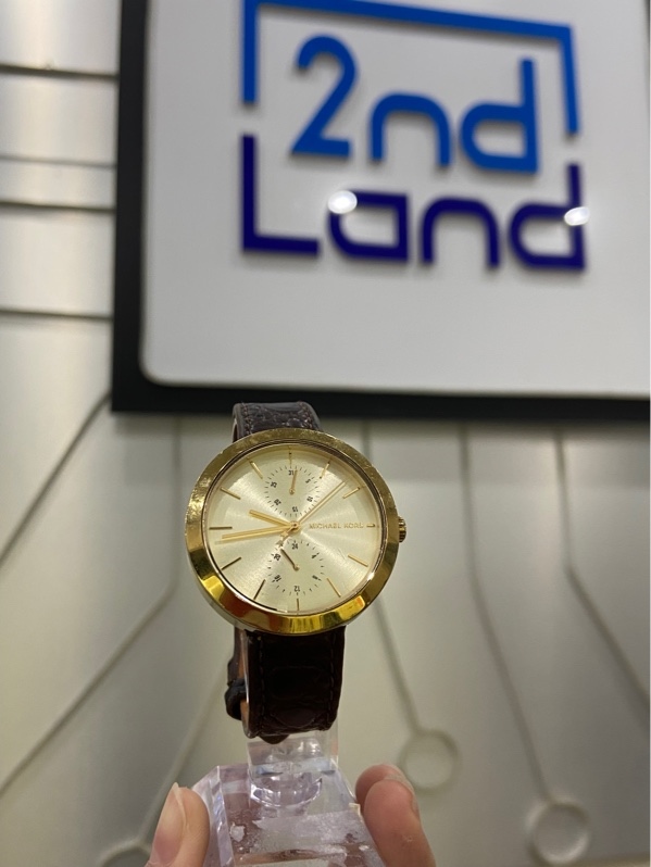 Đồng hồ Michael Kors MK2575 - 39mm - Màu vàng gold - Ngại hình: 97% - Kính trầy - Body