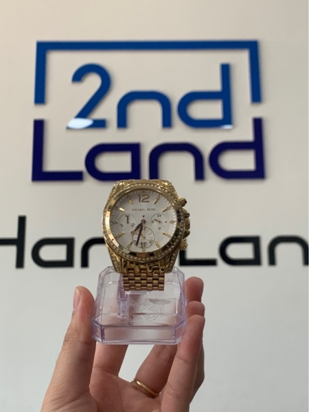 Đồng hồ Michael Kors Pressley Chronograph - Màu vàng - Ngoại hình: 97% - Trầy body, mẻ kính nhẹ - Box, kèm mắt nối