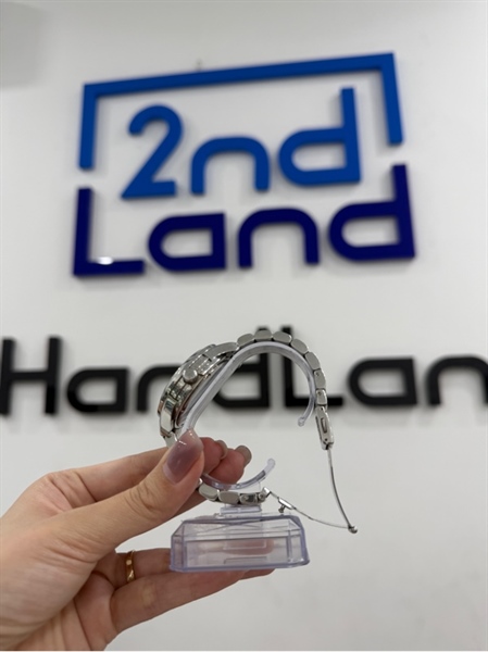 Đồng hồ Michael Kors Runway Baguette - Màu bạc - Ngoại hình 97% - Lưng trầy nhiều , kính trầy , viền trầy - Body 2