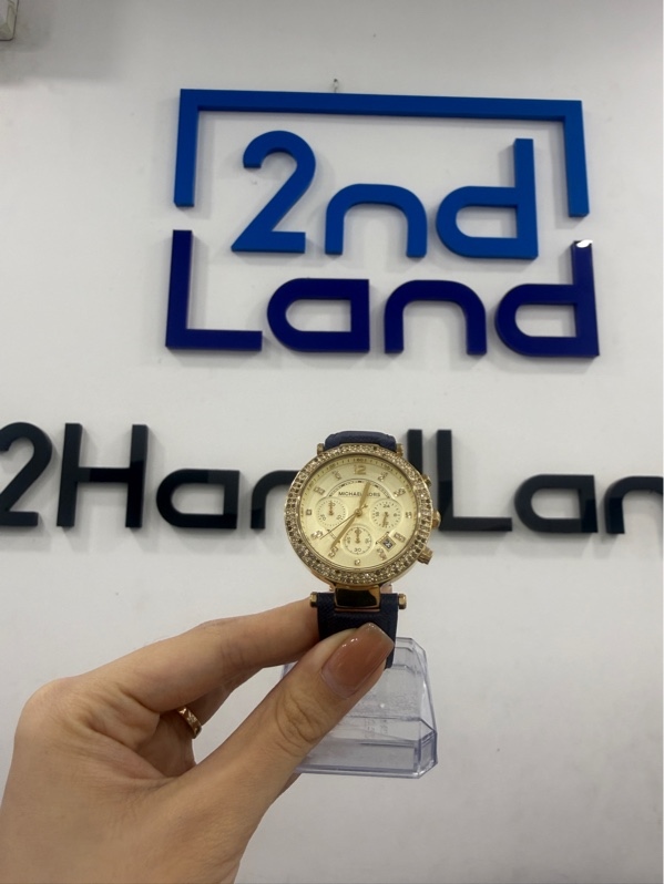 Đồng hồ Michael Kros MK-2280 - Màu vàng - Ngoại hình 97% - Kính xước , lưng trầy , viền có xước , rớt đá - Kèm Box