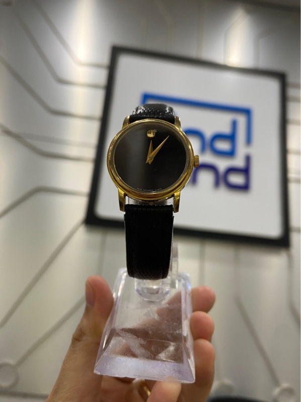 Đồng hồ MOVADO MO.01.3.34.6003 - 29mm - Màu đen - Ngoại hình: 98% - Dây cũ tróc , mốc tróc bên trên khung 12h - FullBox