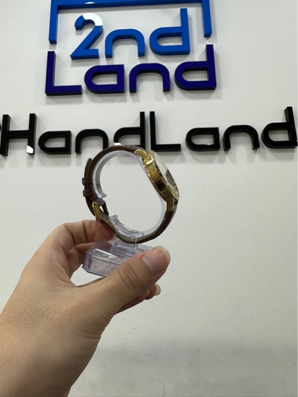 Đồng hồ MVW ML092-01 - 40 mm - Màu vàng Gold - Ngoại hình 96% - Ô xy hoá, dây mục - Body