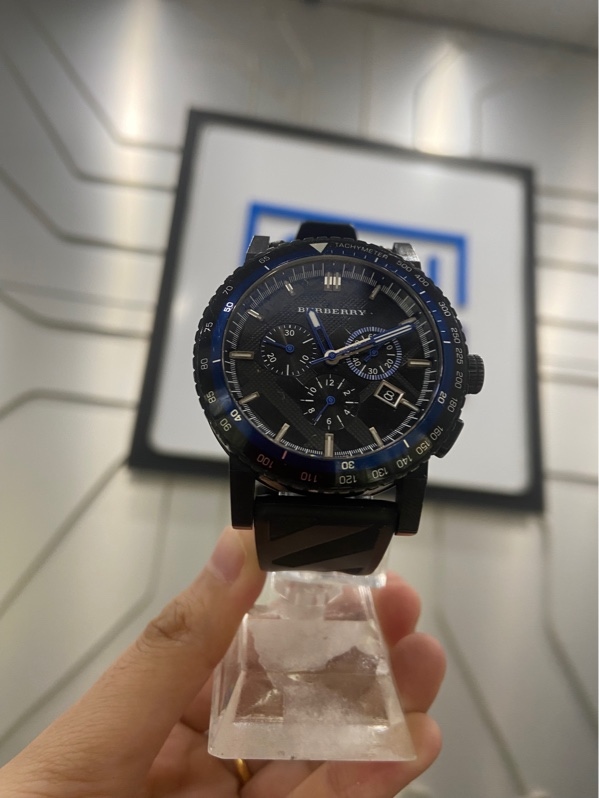 Đồng hồ nam Burberry The City Men’s Swiss Chronograph Rubber BU9806 - Màu đen - Ngoại hình: 97% - Ốc bị tuôn - Body