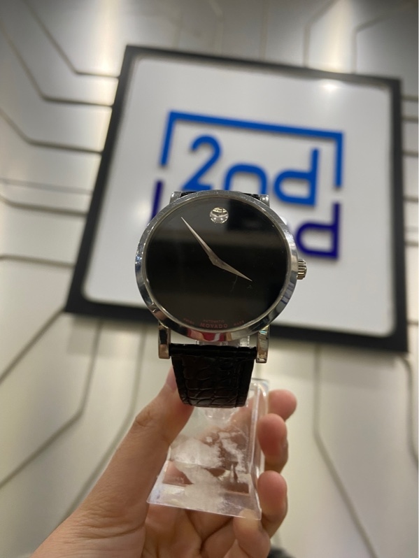 Đồng hồ nam Movado Red Label 0606112 - 42mm - Màu bạc - Ngoại hình: 97% - Trầy xước viền nhẹ - Body