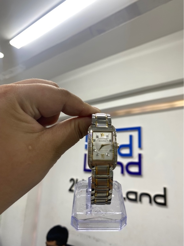 Đồng hồ nữ Bulova 98R227 - 22mm - Màu bạc - Ngoại hình 97% - Body