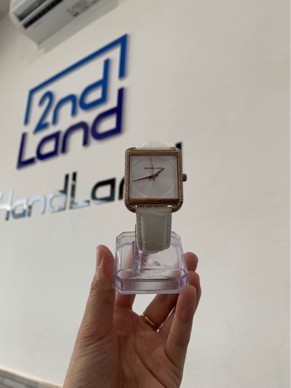 Đồng hồ nữ Michael Kors Lake Cream Watch MK2610 - Màu vàng - Ngoại hình: 96.5% - Box