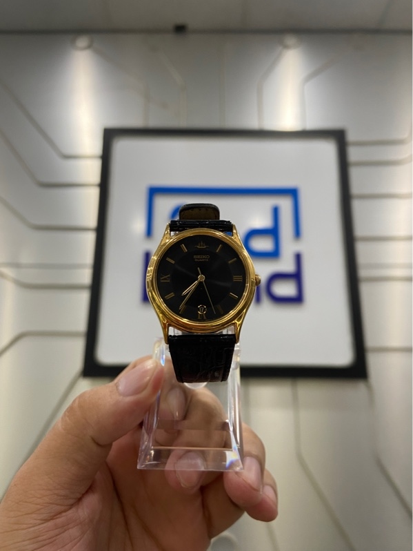 Đồng hồ nữ Seiko máy Quartz V722-6B20 - Màu vàng - Ngoại hình: 97.5% - Xước nhẹ kính - Body