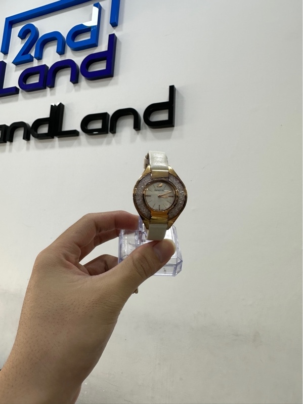 Đồng hồ nữ Swarovski Crystalline Sporty (mã 5547635) - 35mm - Màu vàng Gold - Ngoại hình 97% - Body