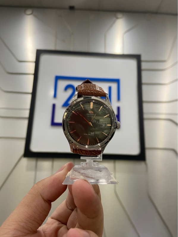 Đồng hồ Orient Bambino Version 4 Automatic - Màu bạc - Ngoại hình: 97% - Xước dăm sườn, lưng - Body