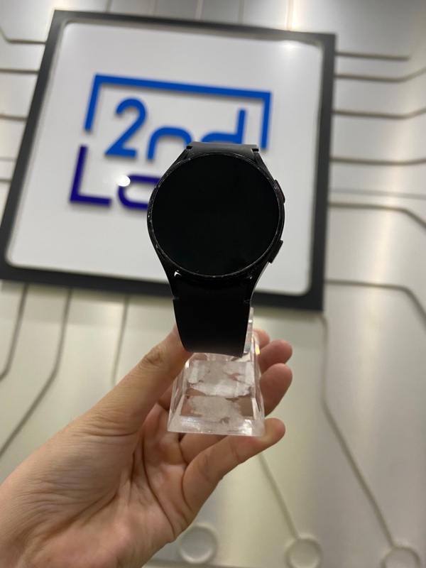 Đồng hồ SamSung Galaxy Watch 4 - 40mm - SM-R860 - Viền nhôm - Màu đen - Ngoại hình: 97% - Trầy viền sườn - Kèm sạc