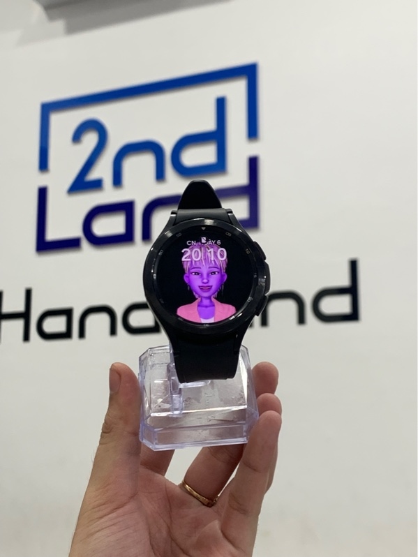 Đồng hồ Samsung Galaxy watch 4 classic - 46mm - Màu đen - Ngoại hình: 97% - Màn trầy ám xanh - Kèm sạc