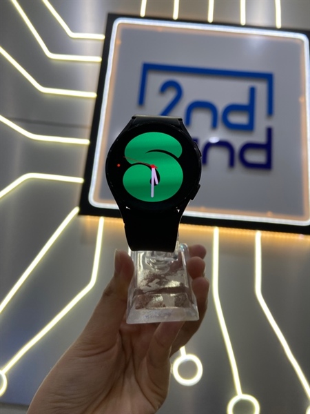 Đồng hồ Samsung Galaxy Watch 4 - Pin trung bình - Màu đen - Ngoại hình: 97% - Tróc sơn viền nhiều, kính xước dăm nhiều - Kèm Box + sạc 1