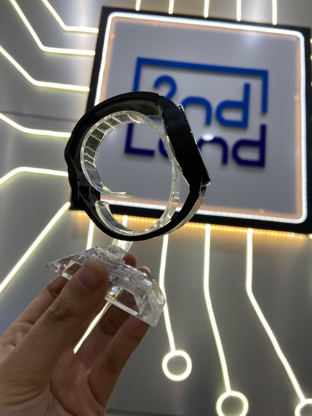 Đồng hồ Samsung Galaxy Watch 4 - Pin trung bình - Màu đen - Ngoại hình: 97% - Tróc sơn viền nhiều, kính xước dăm nhiều - Kèm Box + sạc 2