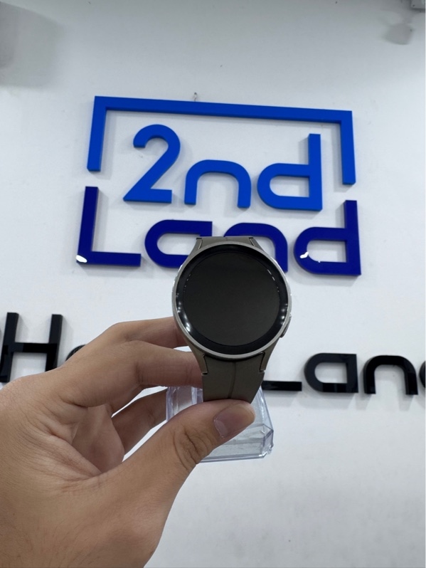 Đồng hồ Samsung galaxy Watch 5 pro - 45mm - GPS - Màu xám - Ngoại hình 97% - viền trầy, lưng trầy - Kèm sạc