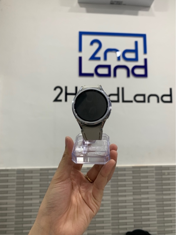 Đồng hồ Samsung galaxy watch 6 classic - 43mm - Gps - Màu trắng - Ngoại hình: 98% - Tróc dây da - Fullbox