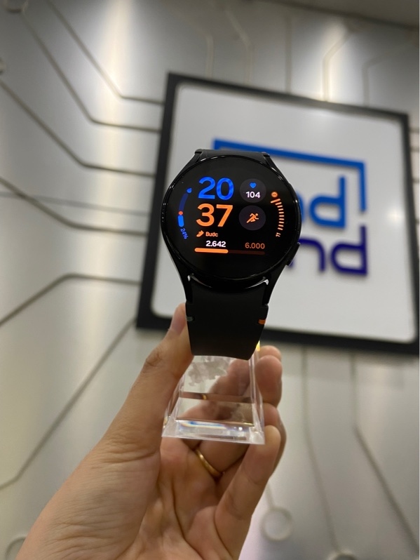 Đồng hồ Samsung Galaxy Watch FE - 40mm - GPS - Màu đen - Ngoại hình: 97% - Xước màn + lưng + sườn - FullBox
