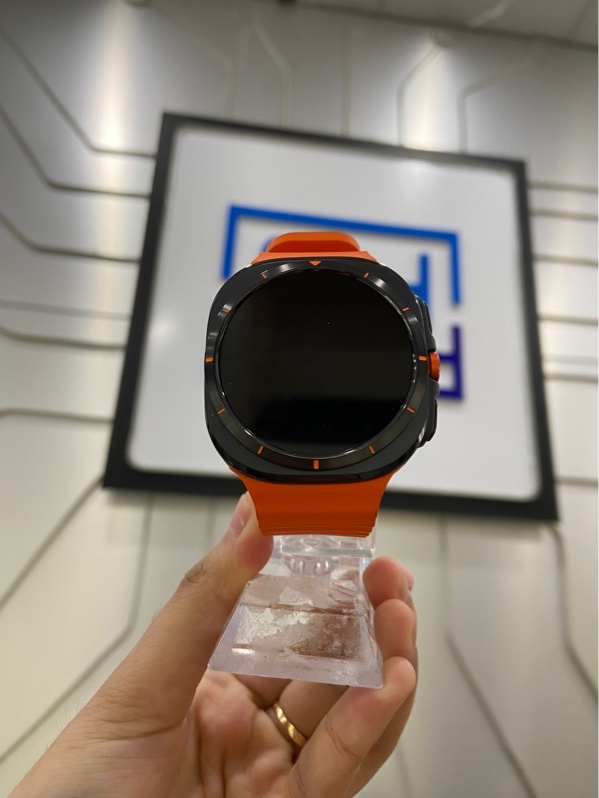 Đồng hồ Samsung Galaxy Watch Ultra - 47mm - LTE - Màu titan đen - Ngoại hình: 98% - Kèm sạc