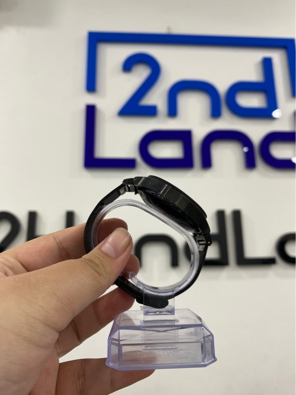 Đồng hồ Samsung watch 4 classic - 42mm - GPS - 16gb - Màu đen - Ngoại hình 97% - Trầy cấn viền, màn ám xanh, lưu ảnh, lưng trầy - Kèm sạc