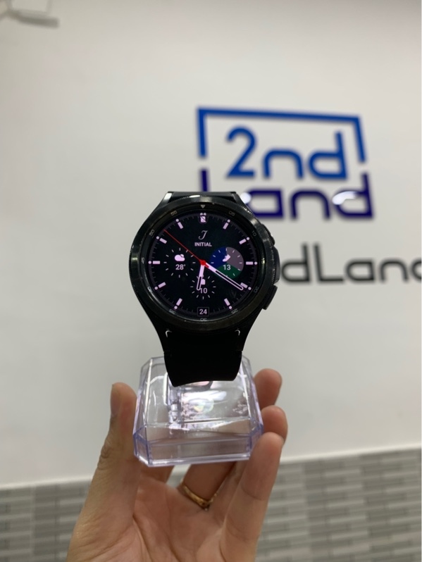 Đồng hồ Samsung Watch 4 Classic - 46mm - GPS - Màu đen - Ngoại hình: 97% - Trầy màn, trầy body - Kèm sạc
