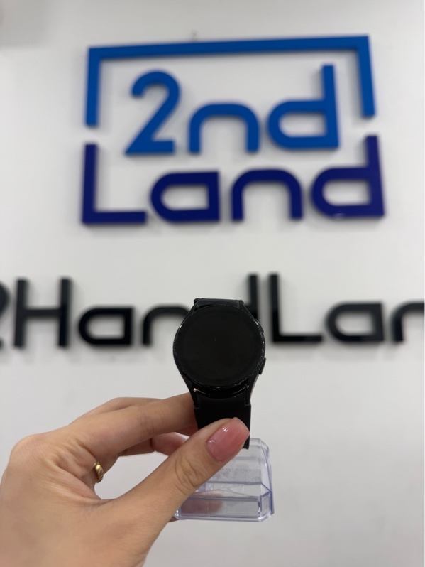 Đồng hồ Samsung Watch 5 - 40mm - LTE - Màu xám - Ngoại hình 97% - Tróc sơn , mẻ kính - Kèm sạc
