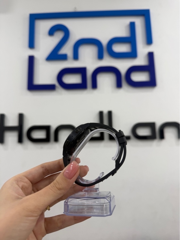 Đồng hồ Samsung Watch 5 - 40mm - LTE - Màu xám - Ngoại hình 97% - Tróc sơn , mẻ kính - Kèm sạc