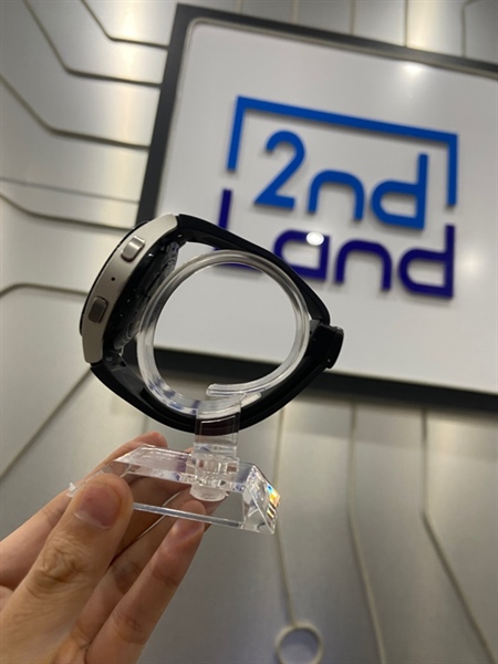 Đồng hồ Samsung Watch 5/40mm - Màu đen - Ngoại hình: 98% - Body - Kèm sạc 2