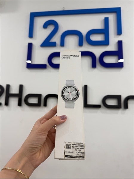 Đồng hồ Samsung Watch 6 Classic - 47mm - GPS - Màu bạc - Ngoại hình 97% - Mặt kính xước , dây ố - Kèm Box , sạc