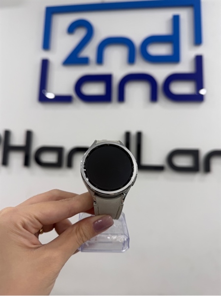 Đồng hồ Samsung Watch 6 Classic - 47mm - GPS - Màu bạc - Ngoại hình 97% - Mặt kính xước , dây ố - Kèm Box , sạc 1