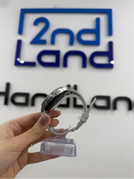 Đồng hồ Samsung Watch 6 Classic - 47mm - GPS - Màu bạc - Ngoại hình 97% - Mặt kính xước , dây ố - Kèm Box , sạc 2