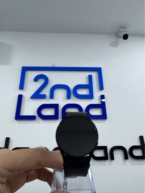 Đồng hồ Samsung Watch 6 - Màu đen - Ngoại hình 97% -Trầy xước - Kèm sạc