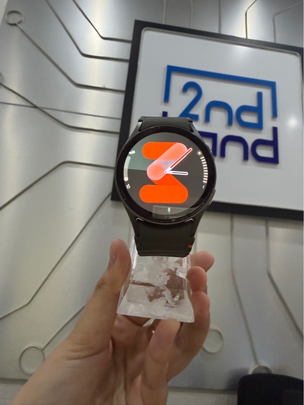 Đồng hồ Samsung Watch 7/40mm - SM-L300 - GPS - Màu đen - Ngoại hình: 98% - Xước viền màn - Kèm sạc