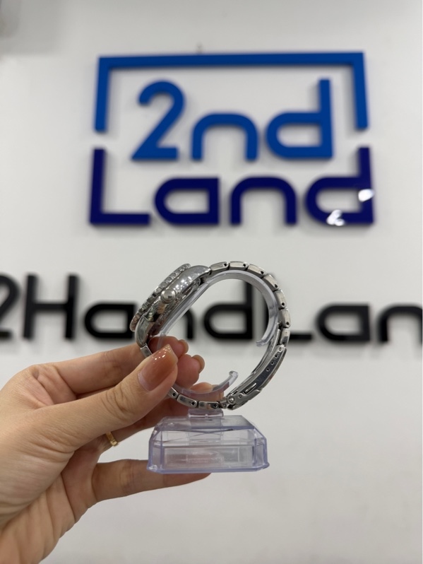 Đồng hồ Seiko 5 Sports SNZH57K1 - Màu bạc mặt đen vàng - Ngoại hình 97% - Kính trầy sâu , viền trầy - Body