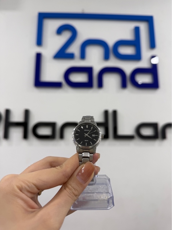 Đồng hồ Seiko Classic SUR749P1 - Màu bạc - Ngoại hình 97% - Kính trầy xước , lưng trầy - Body