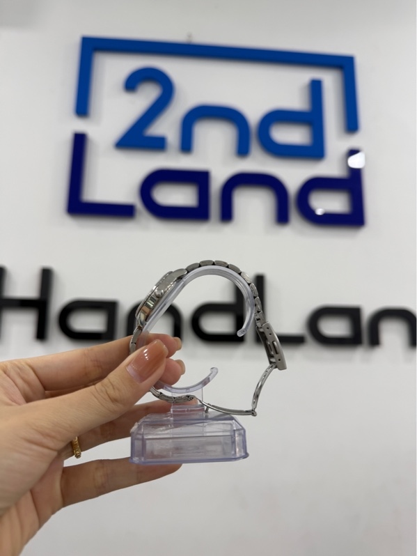 Đồng hồ Seiko Classic SUR749P1 - Màu bạc - Ngoại hình 97% - Kính trầy xước , lưng trầy - Body